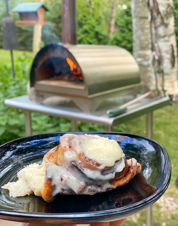 https://cruovens.com/cdn/shop/products/wood-fired-oven-cr30-cinnamonroll-cooked.jpg?v=1627678858&width=600